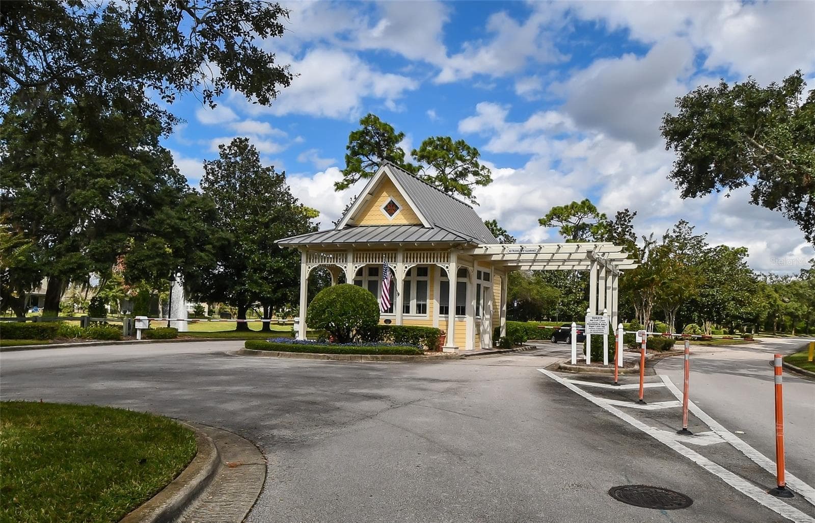 main entrance gate - 525 HERON POINT WAY, DELAND