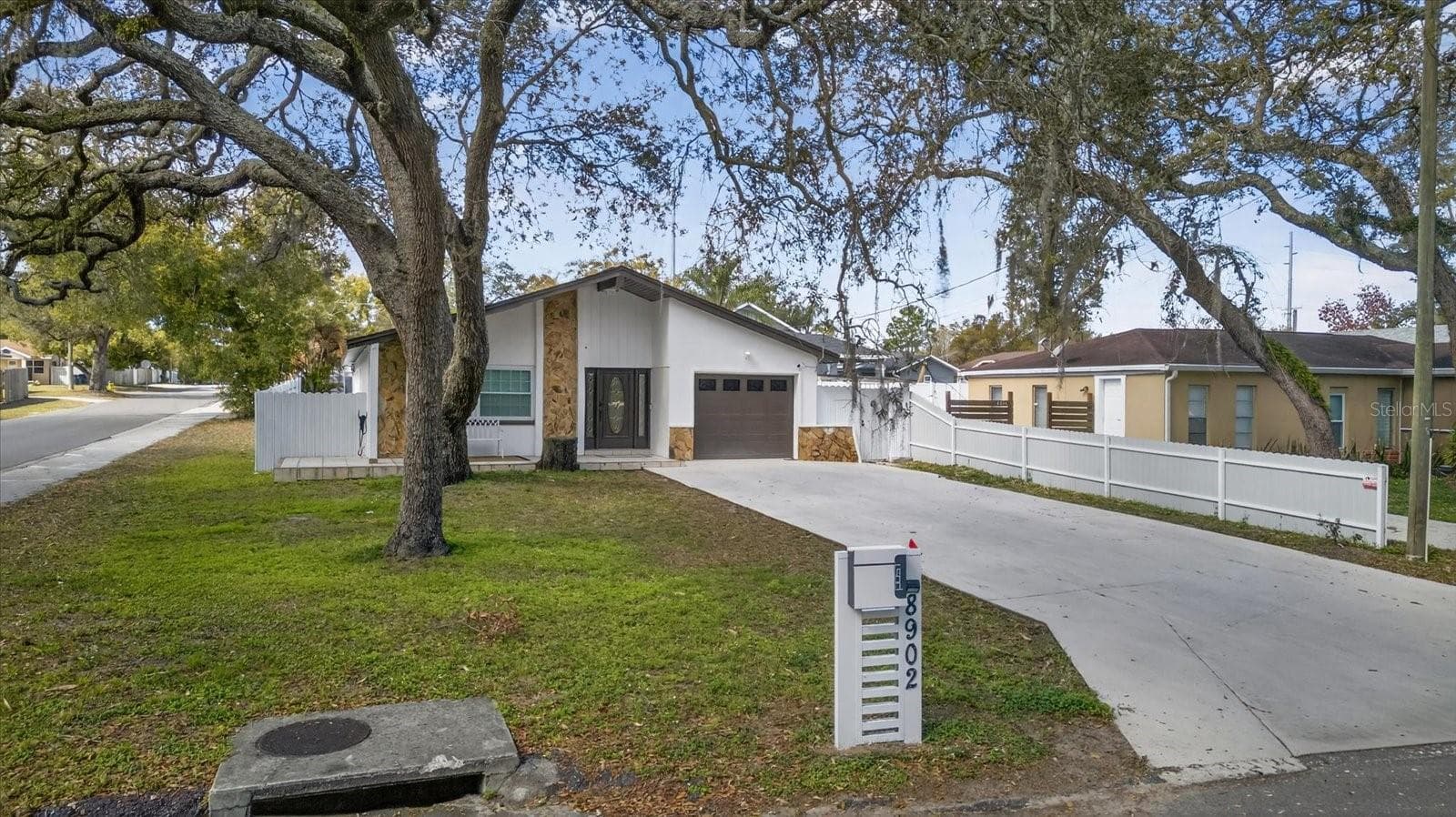 Single Family Residence at 8902 N HAMNER AVE, TAMPA, photo 4 of 46