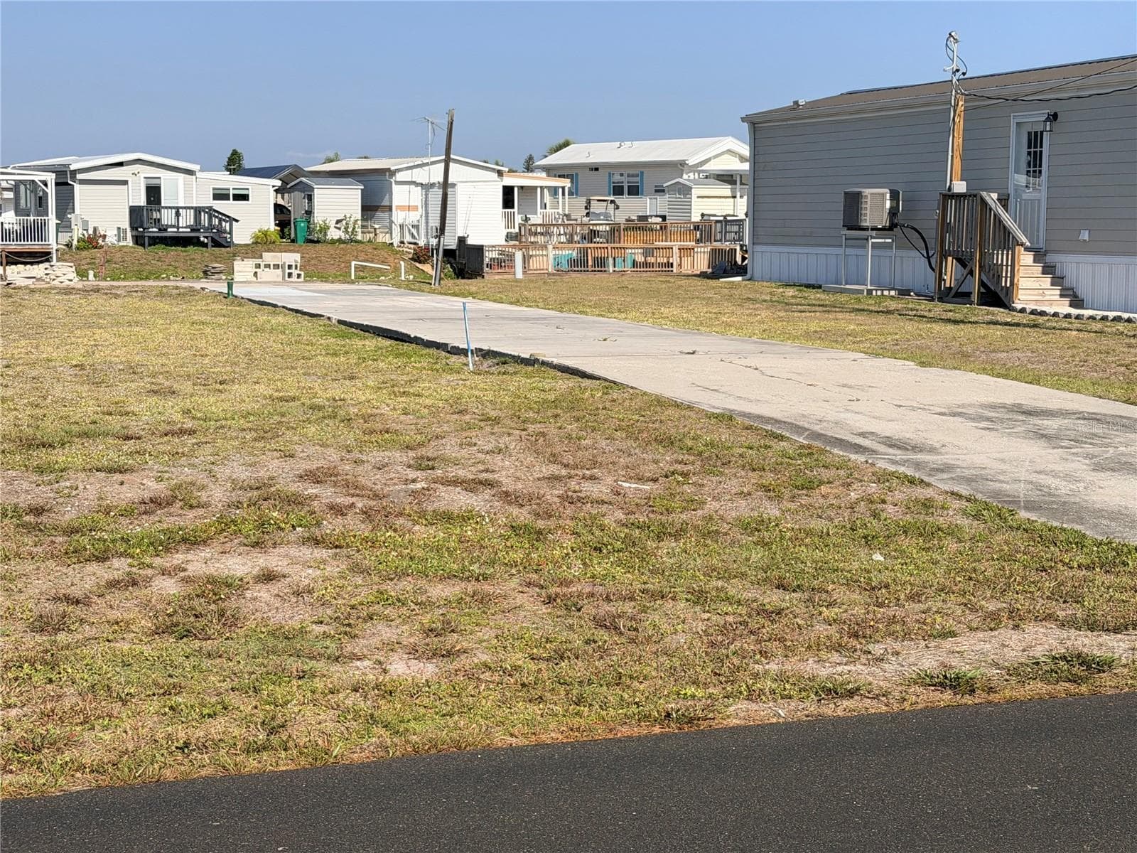 Concrete Pad - 1387 FLAMINGO DR, ENGLEWOOD