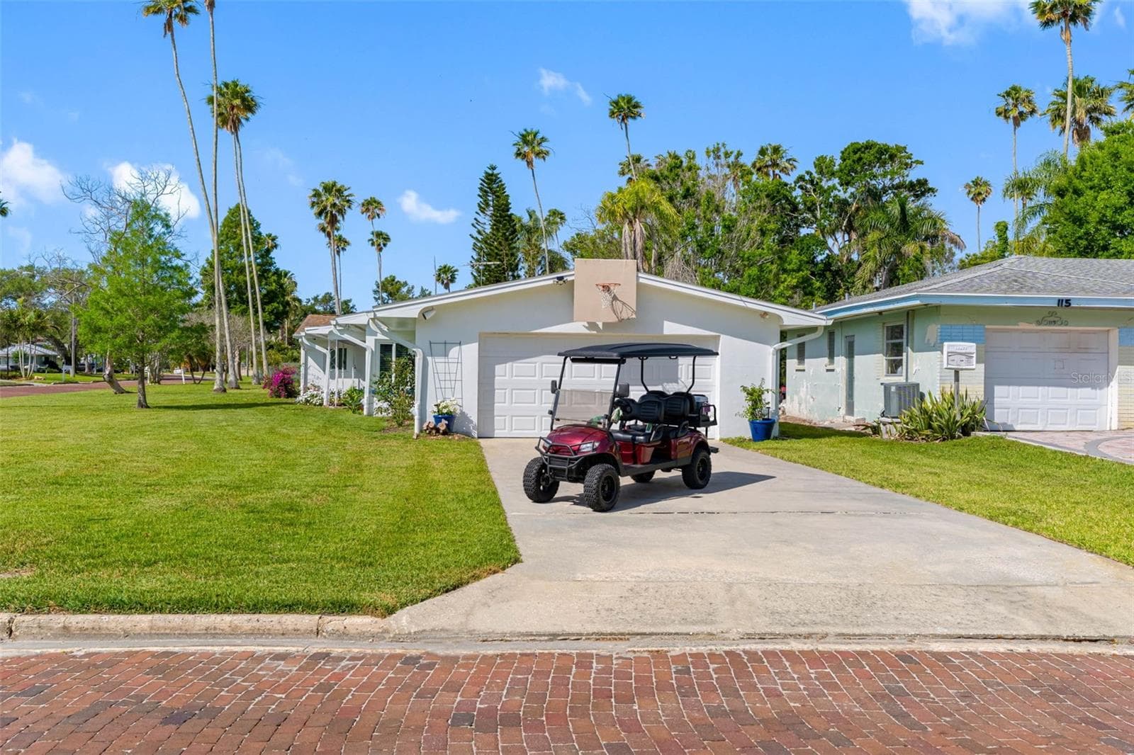 Golf cart living - 1794 SANTA BARBARA DR, DUNEDIN