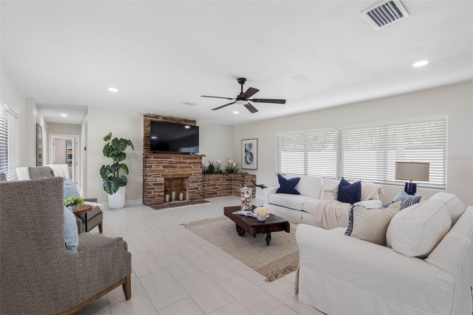 Cozy fireplace - 1794 SANTA BARBARA DR, DUNEDIN