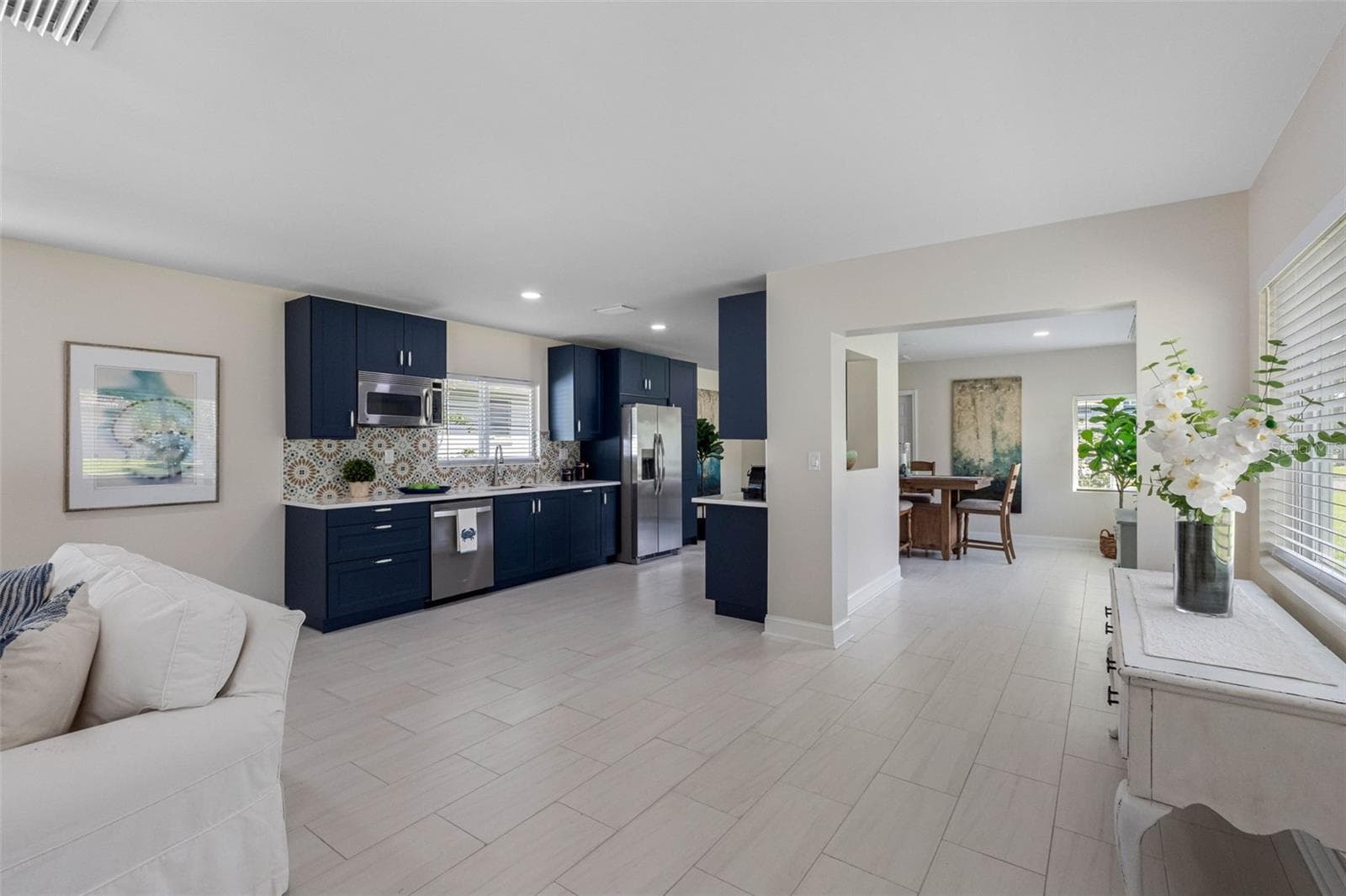 Chef's kitchen awaits you - 1794 SANTA BARBARA DR, DUNEDIN