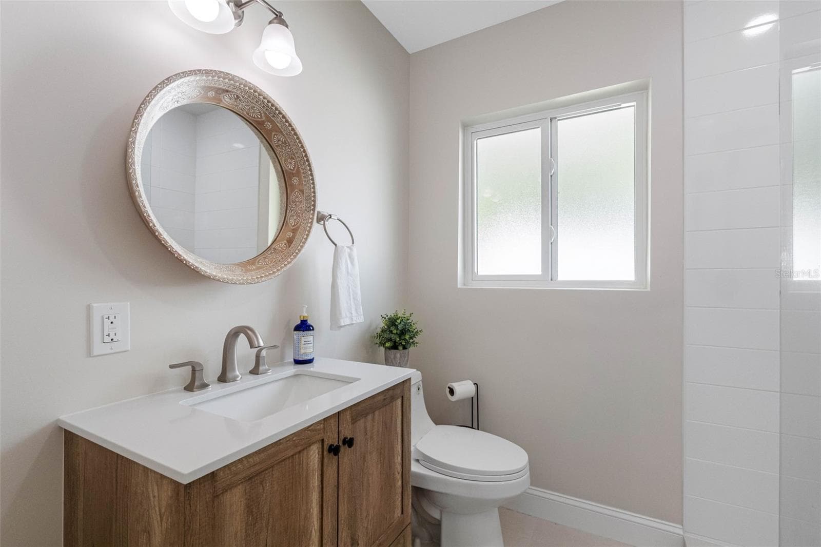Bathroom by primary bedroom - 1794 SANTA BARBARA DR, DUNEDIN