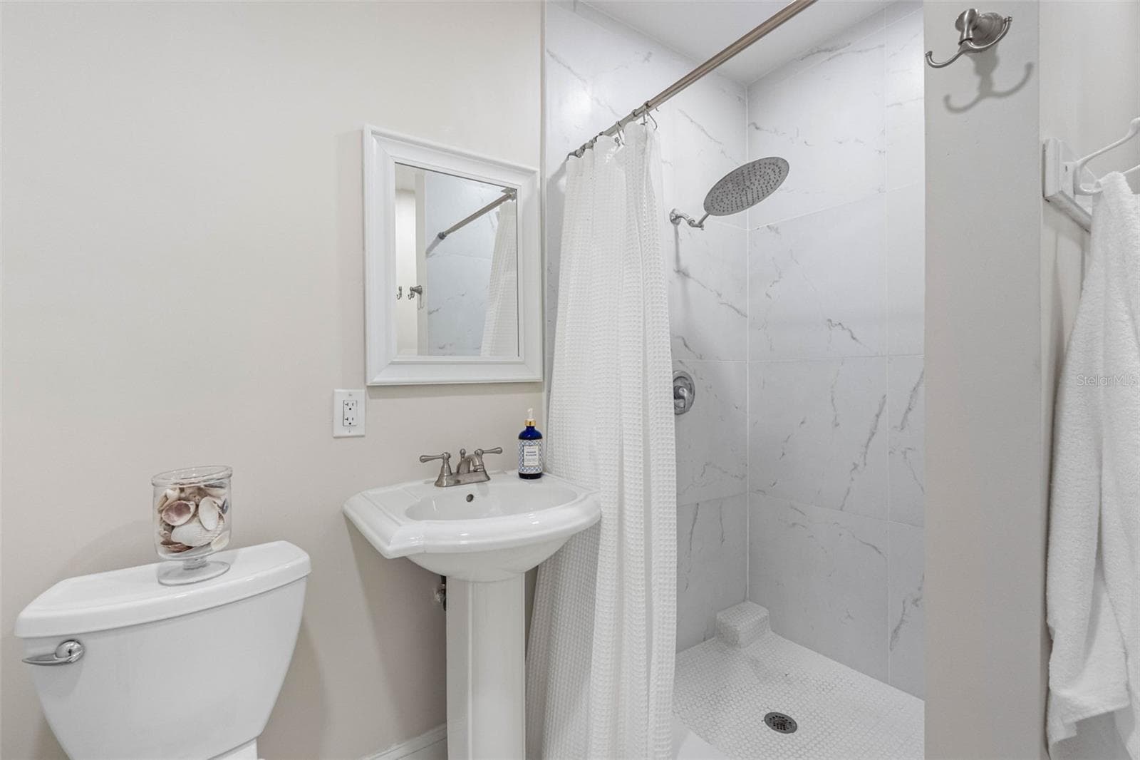2nd main bath - 1794 SANTA BARBARA DR, DUNEDIN