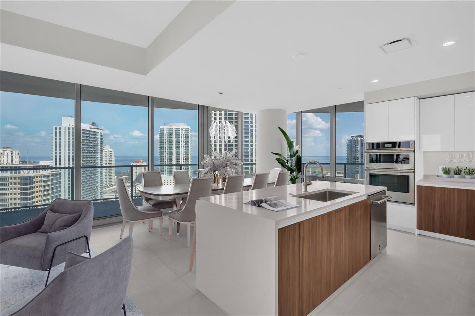 Virtually staged - 400 CENTRAL AVE #2207, ST PETERSBURG