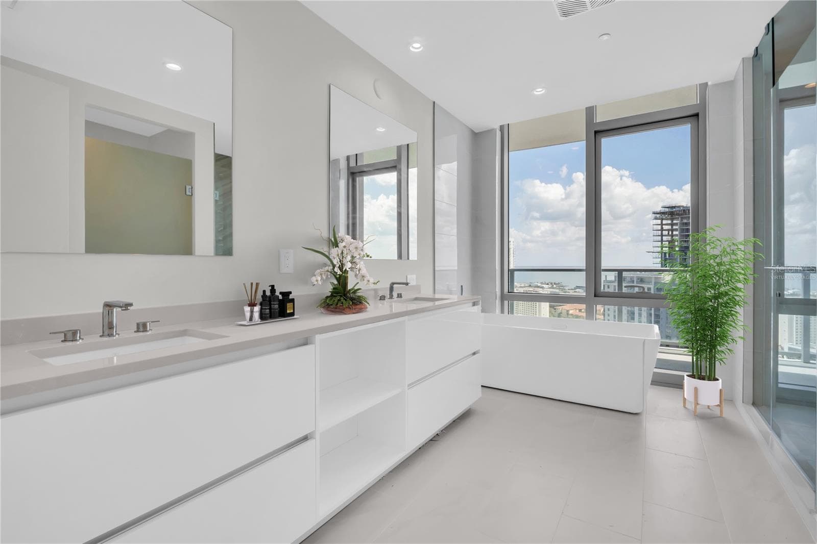 Virtually staged - 400 CENTRAL AVE #2207, ST PETERSBURG