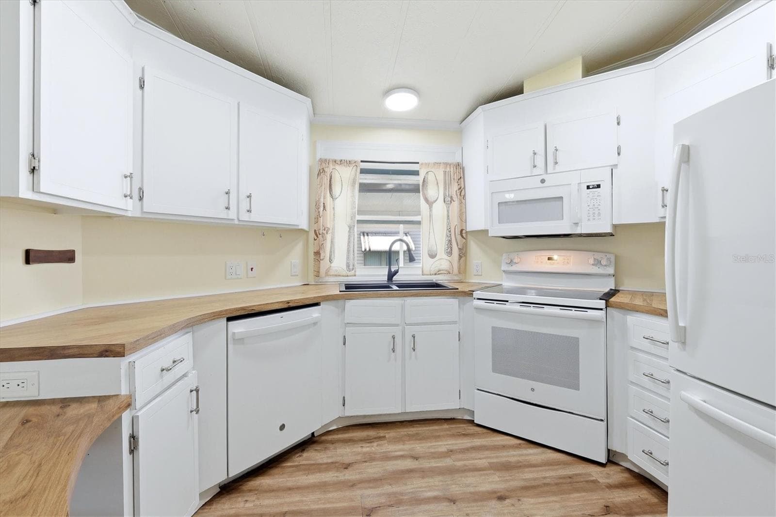Kitchen - 4308 13TH ST E, ELLENTON