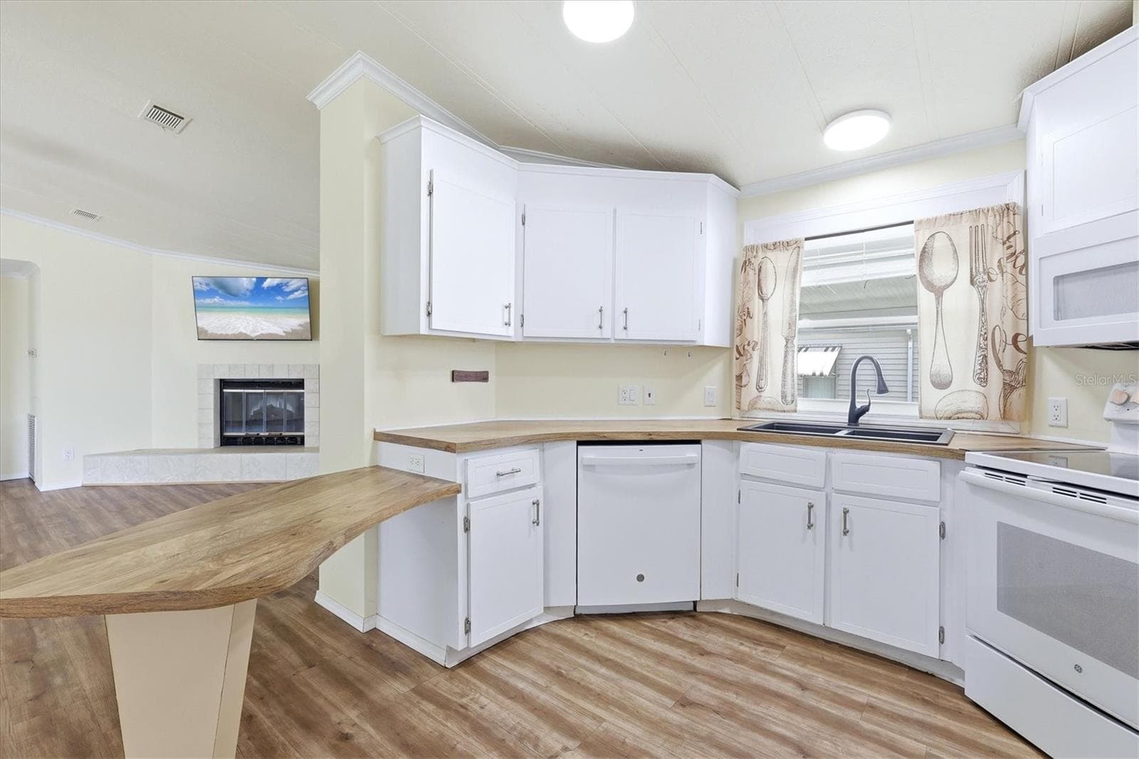 Kitchen - 4308 13TH ST E, ELLENTON