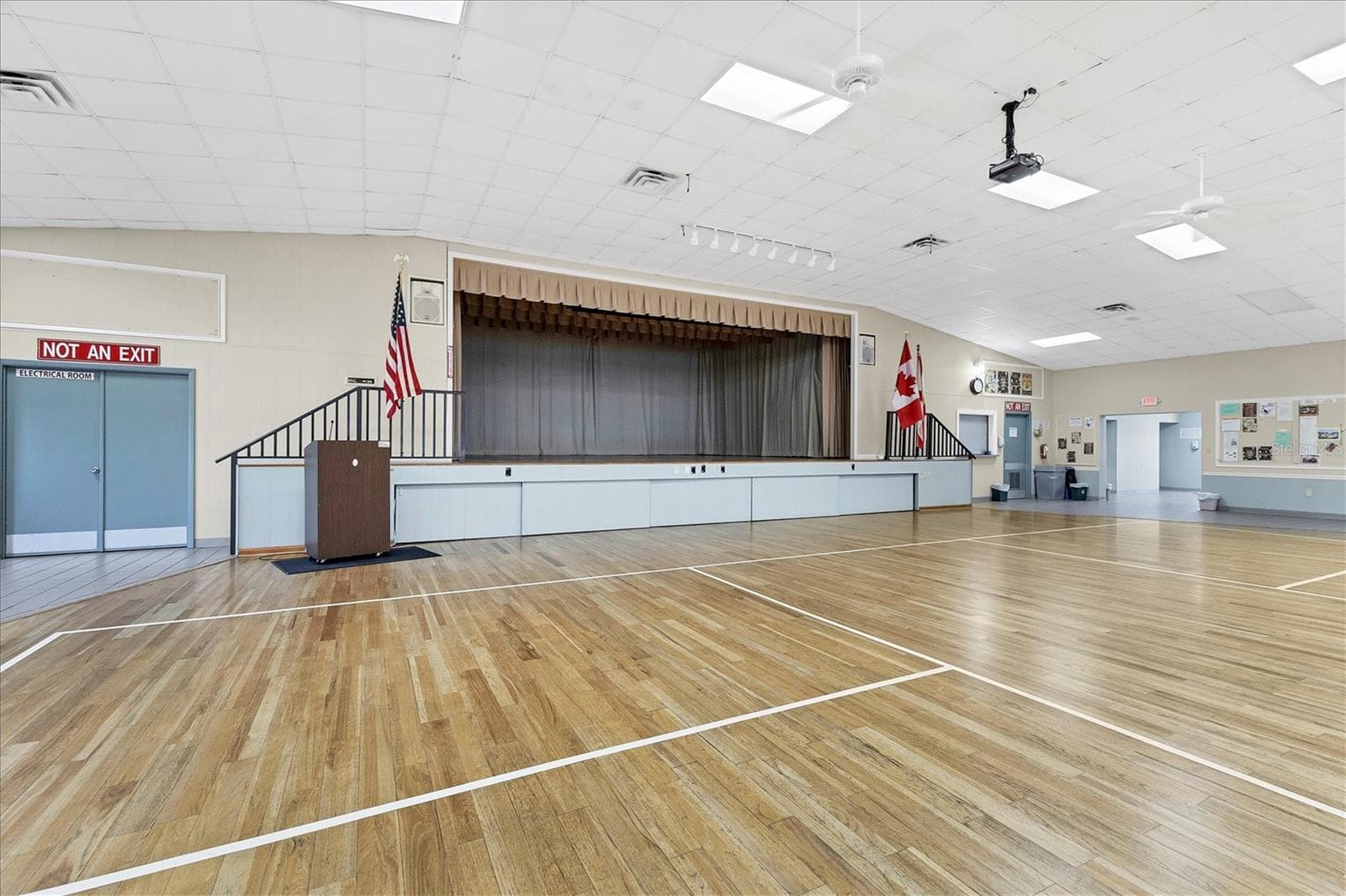 Recreational center - 4308 13TH ST E, ELLENTON