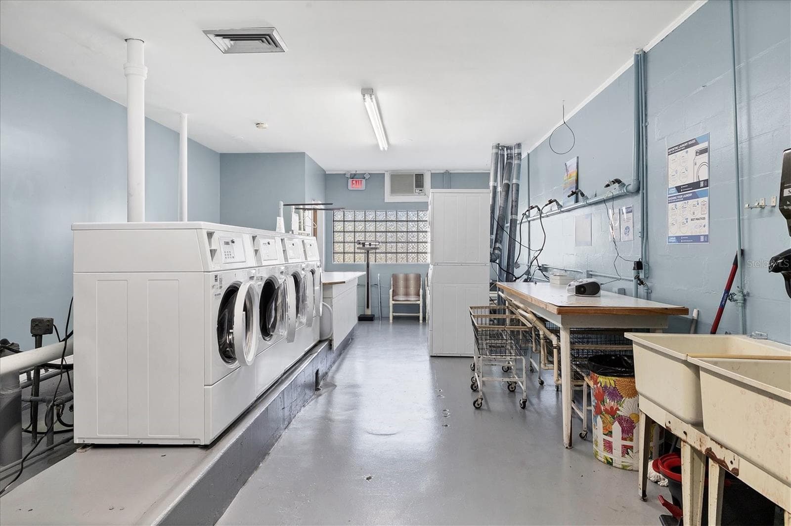 Community Laundry Room - 4308 13TH ST E, ELLENTON