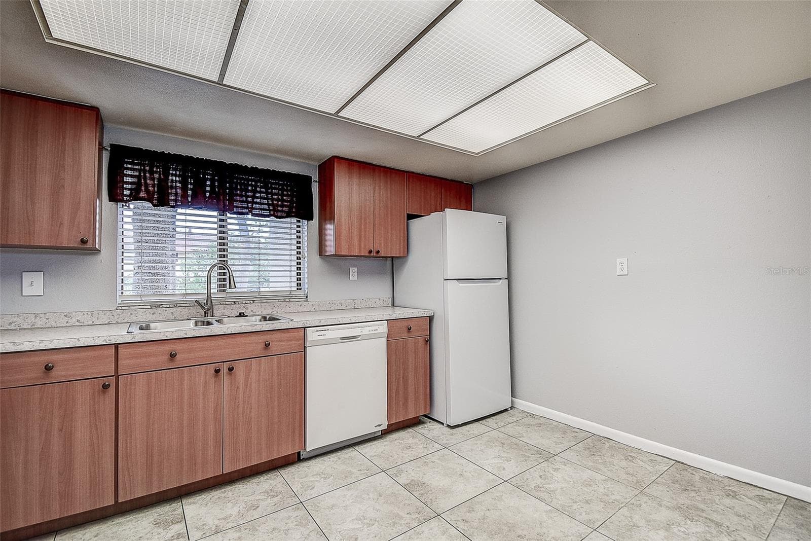 Condominium at 860 S VILLAGE DR N #106, ST PETERSBURG, photo 9 of 47