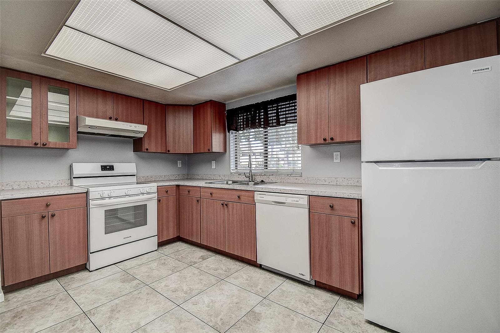 Condominium at 860 S VILLAGE DR N #106, ST PETERSBURG, photo 12 of 47