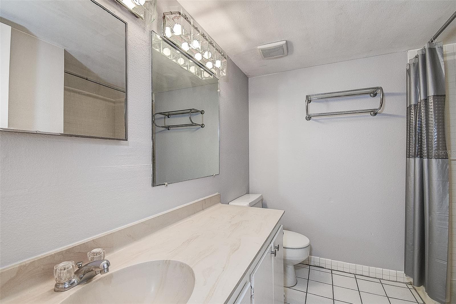 Condominium at 860 S VILLAGE DR N #106, ST PETERSBURG, photo 19 of 47