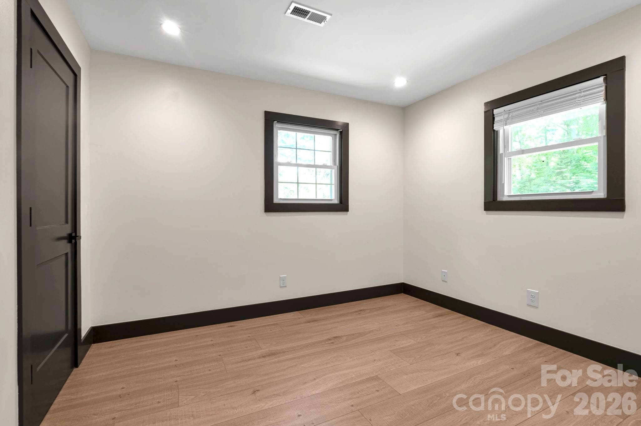 A comfortable guest bedroom - Arden