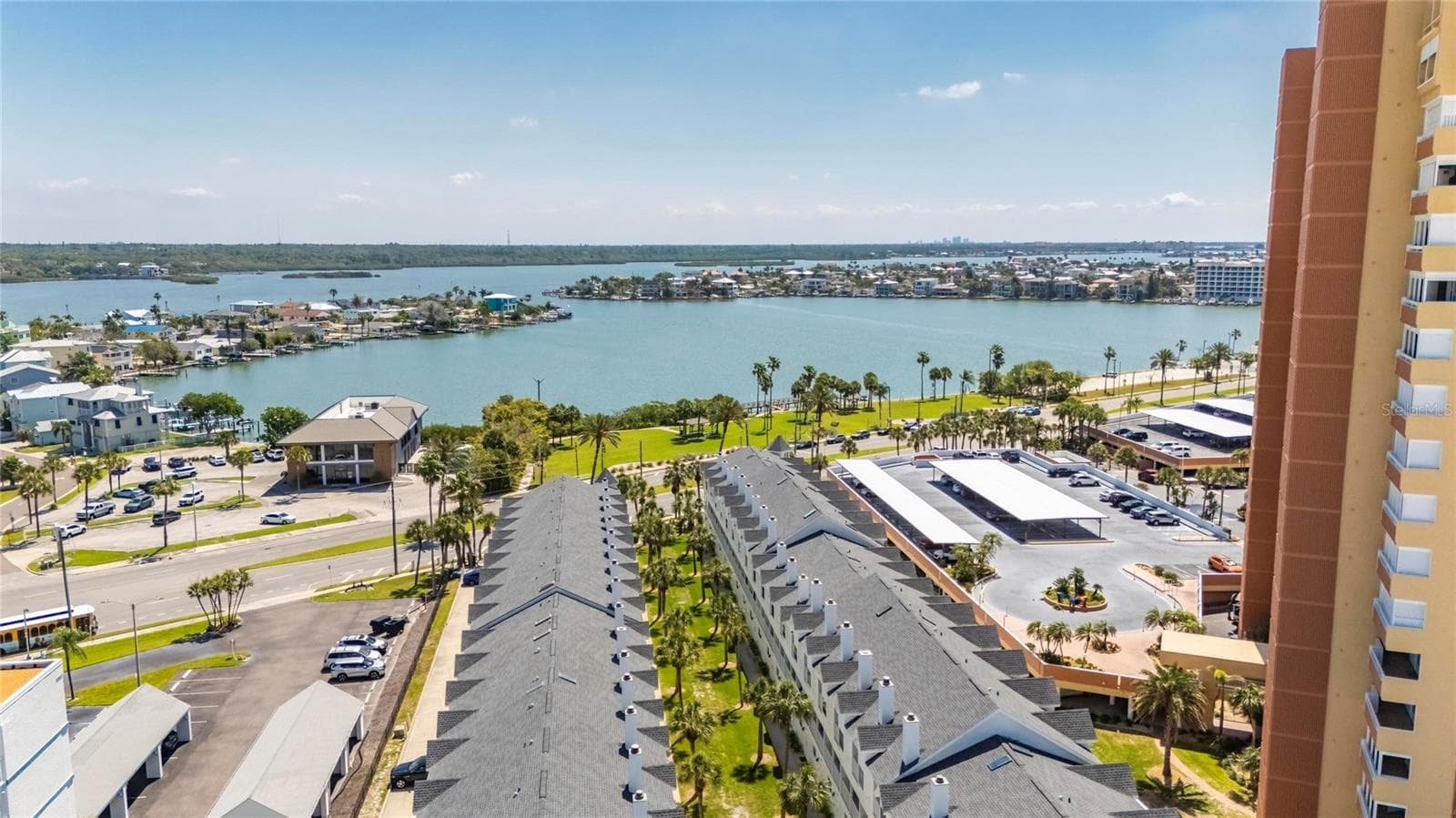 Intracoastal across the street - 17960 GULF BLVD #108, REDINGTON SHORES