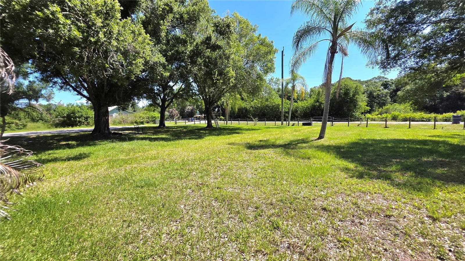 Single Family Residence at 1808 ZIPPERER RD, BRADENTON, photo 11 of 15