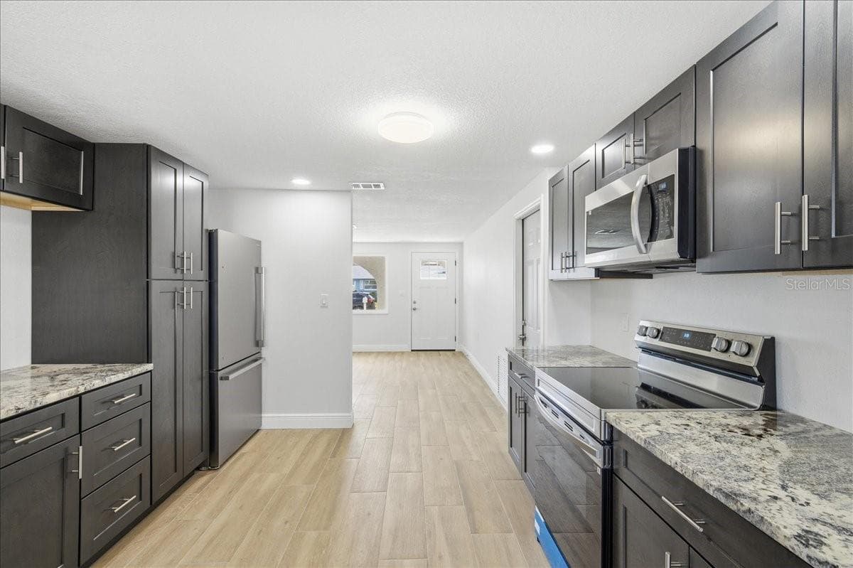 Single Family Residence at 13902 BARNARD AVE, HUDSON, photo 8 of 33