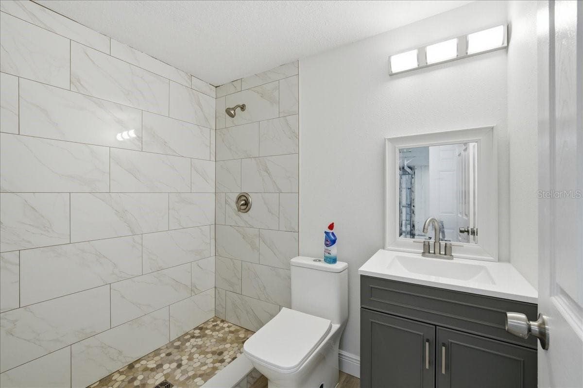 Single Family Residence at 13902 BARNARD AVE, HUDSON, photo 18 of 33