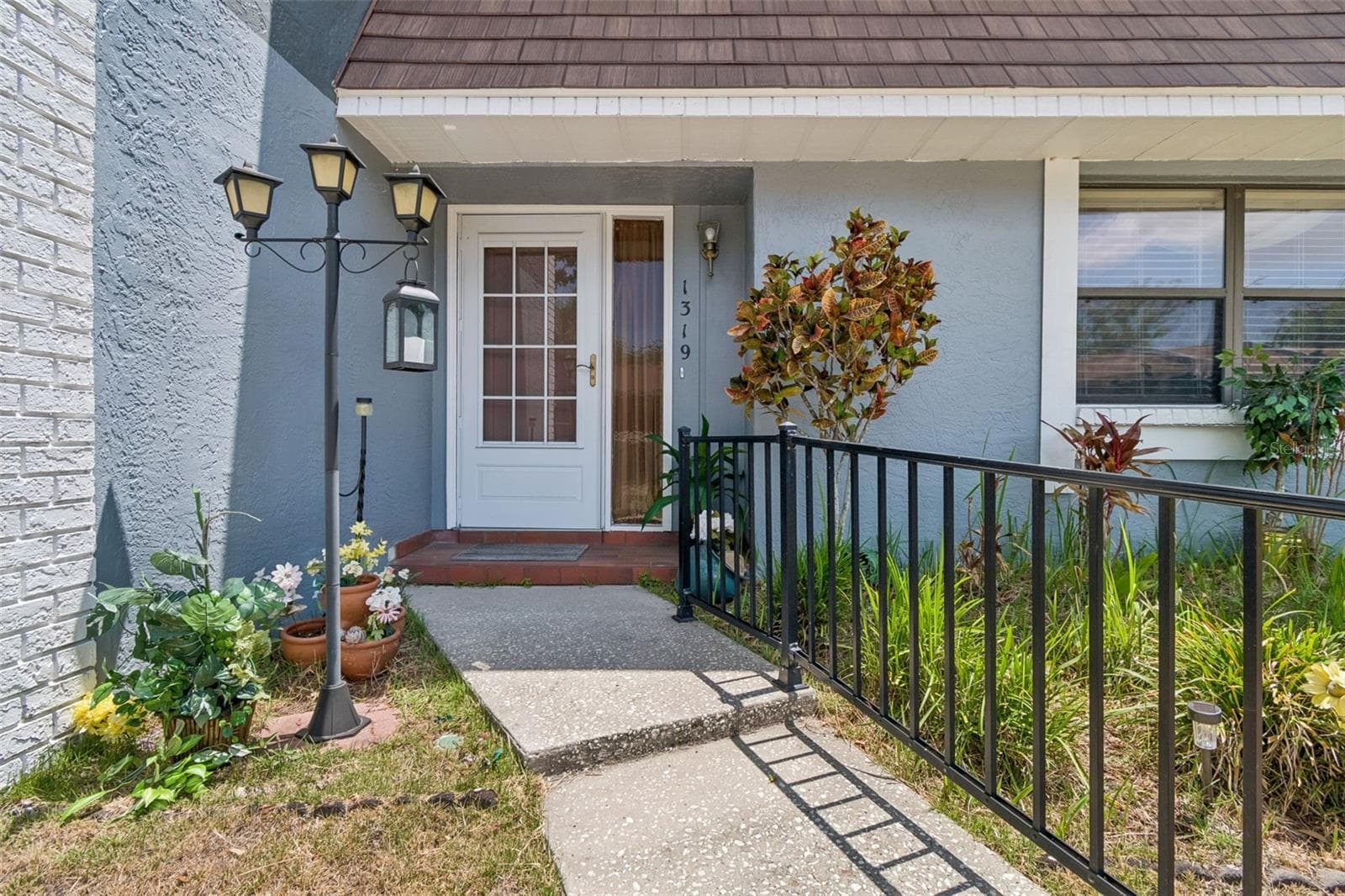 Townhouse at 1319 ABBEY CRESCENT LN, CLEARWATER, photo 2 of 52