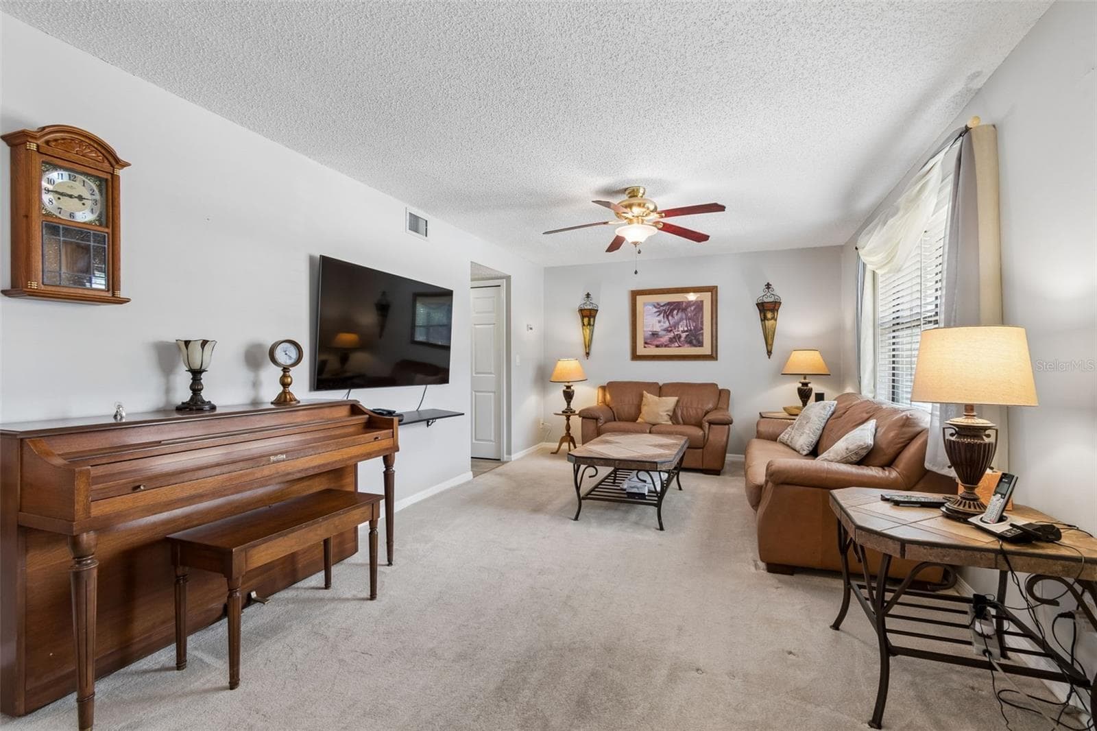 Townhouse at 1319 ABBEY CRESCENT LN, CLEARWATER, photo 5 of 52