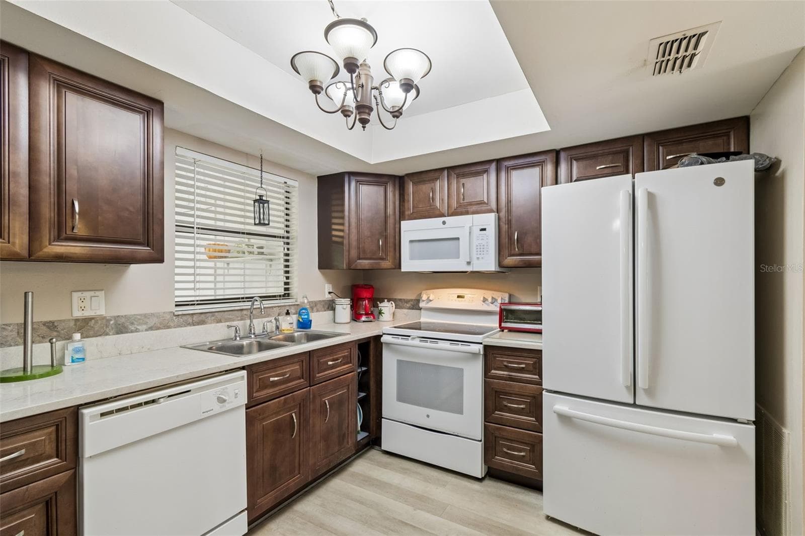 Townhouse at 1319 ABBEY CRESCENT LN, CLEARWATER, photo 11 of 52