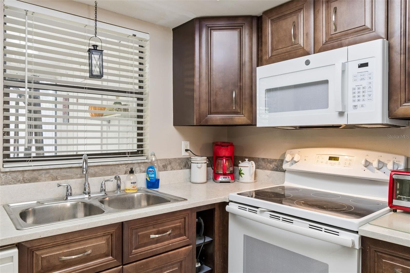 Townhouse at 1319 ABBEY CRESCENT LN, CLEARWATER, photo 12 of 52