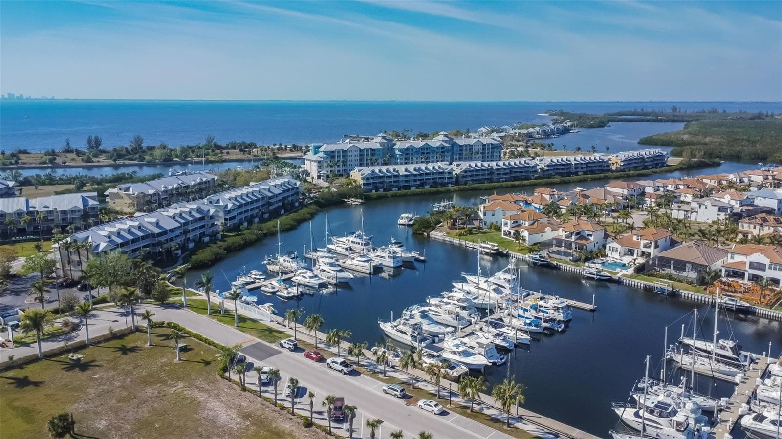 Beautiful Boating Community! - 1075 SEAGRAPE DR, RUSKIN