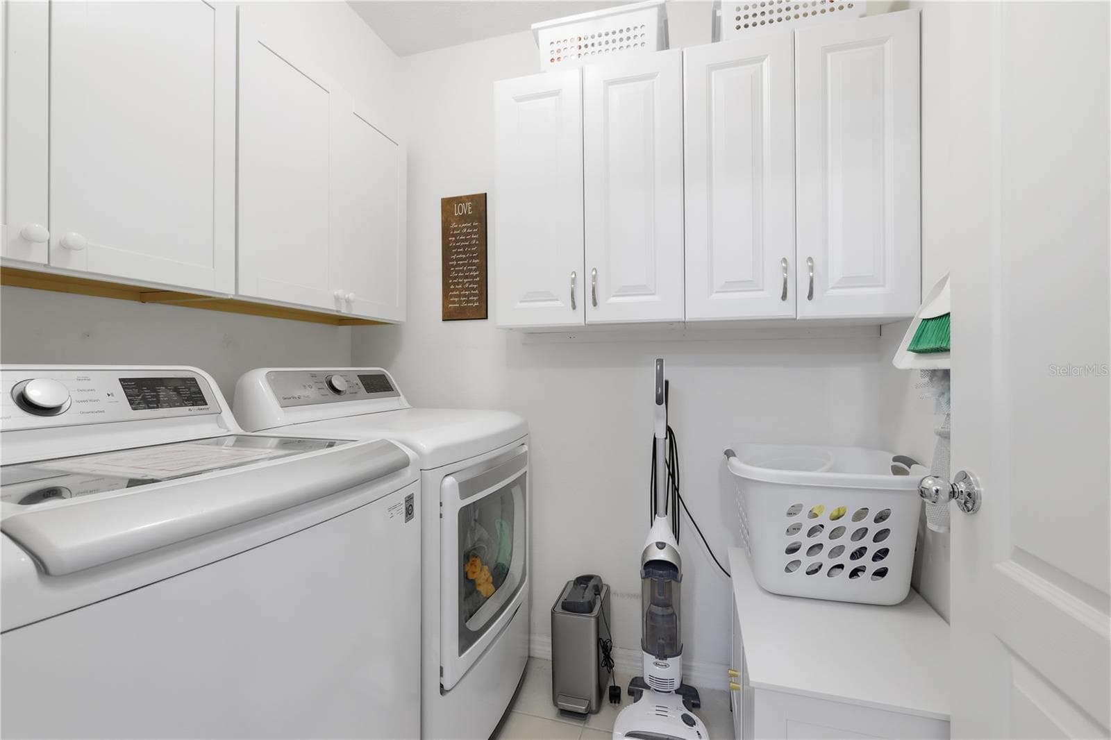 Laundry Upstairs - 831 OAK HOLLOW LOOP, DELAND