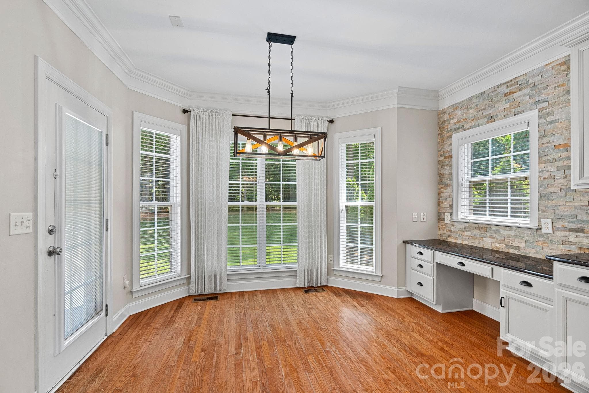 Breakfast Area - 11215 Warfield Avenue, Huntersville