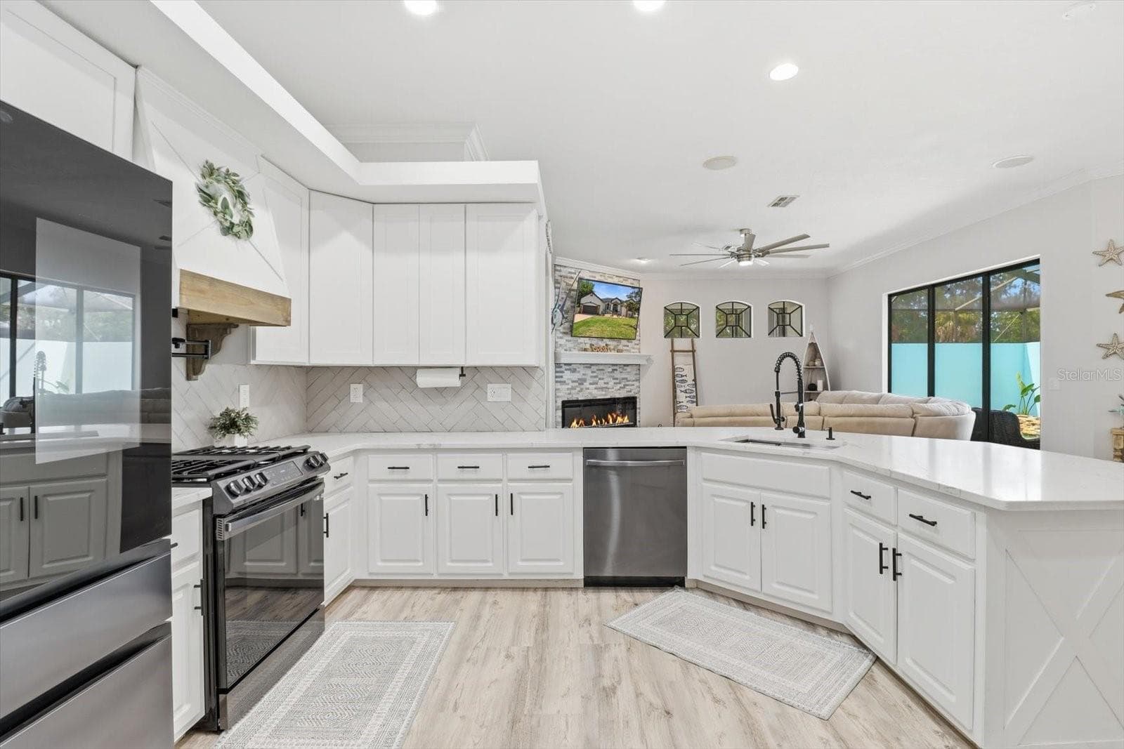Single Family Residence at 11870 W WATERWAY DR, HOMOSASSA, photo 3 of 54