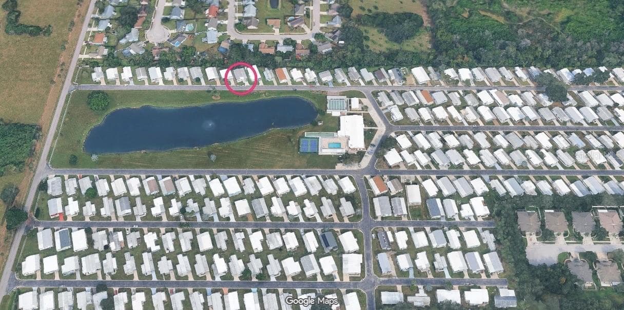 A quick walk to all of the ammenities - 152 SHADY LN #152, PALMETTO
