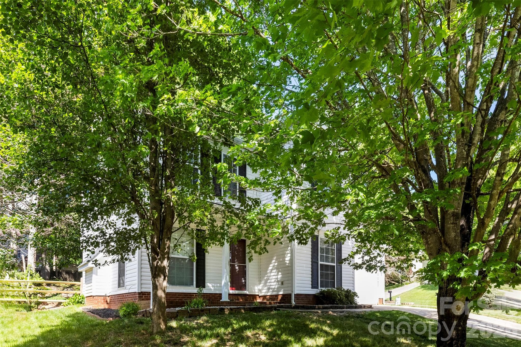 Single Family Residence at 15027 Ashlight Drive, Charlotte, photo 3 of 43