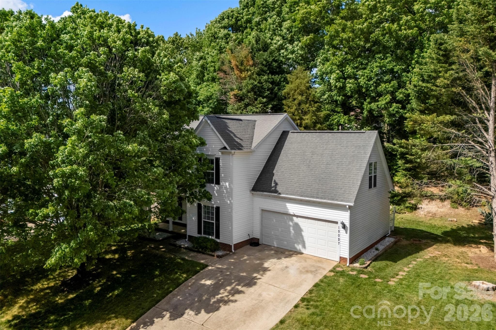 Single Family Residence at 15027 Ashlight Drive, Charlotte, photo 4 of 43