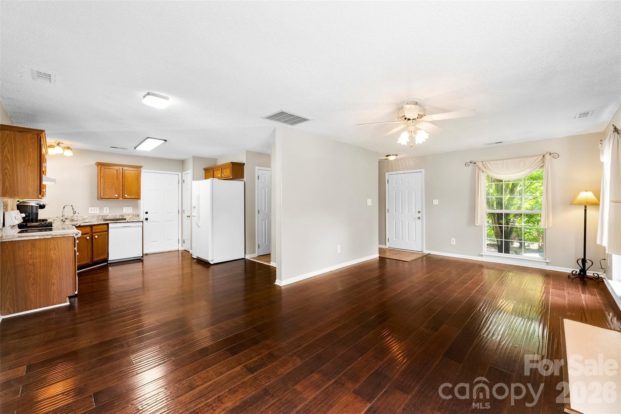 Single Family Residence at 15027 Ashlight Drive, Charlotte, photo 8 of 43
