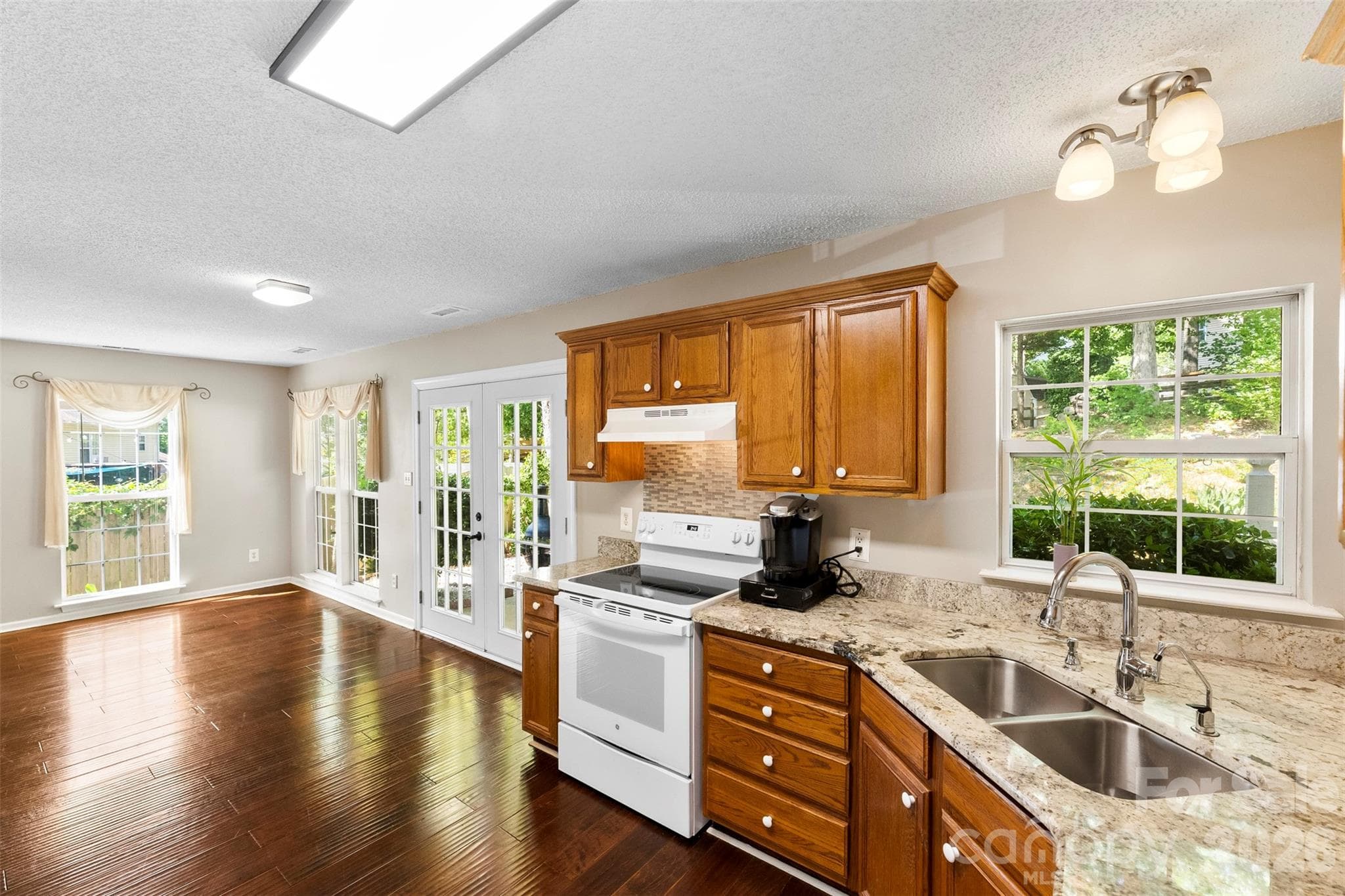 Single Family Residence at 15027 Ashlight Drive, Charlotte, photo 10 of 43