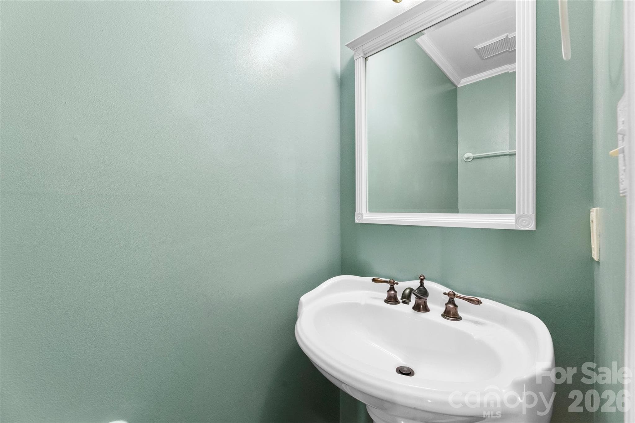 Single Family Residence at 15027 Ashlight Drive, Charlotte, photo 12 of 43