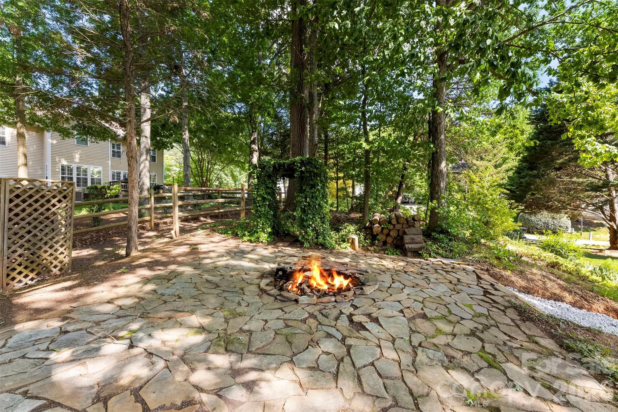 Single Family Residence at 15027 Ashlight Drive, Charlotte, photo 32 of 43