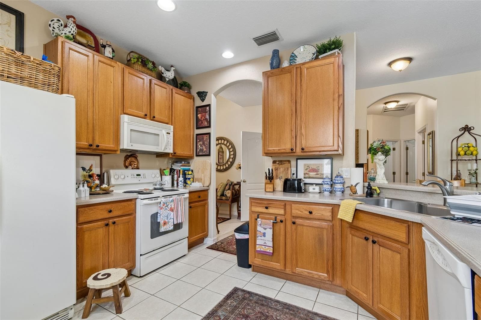 Single Family Residence at 4027 LANGDRUM DR, WESLEY CHAPEL, photo 8 of 37