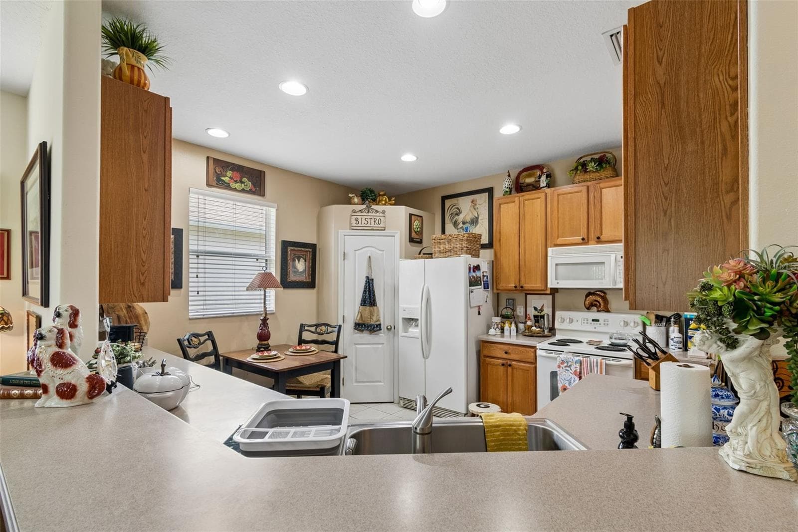 Single Family Residence at 4027 LANGDRUM DR, WESLEY CHAPEL, photo 10 of 37