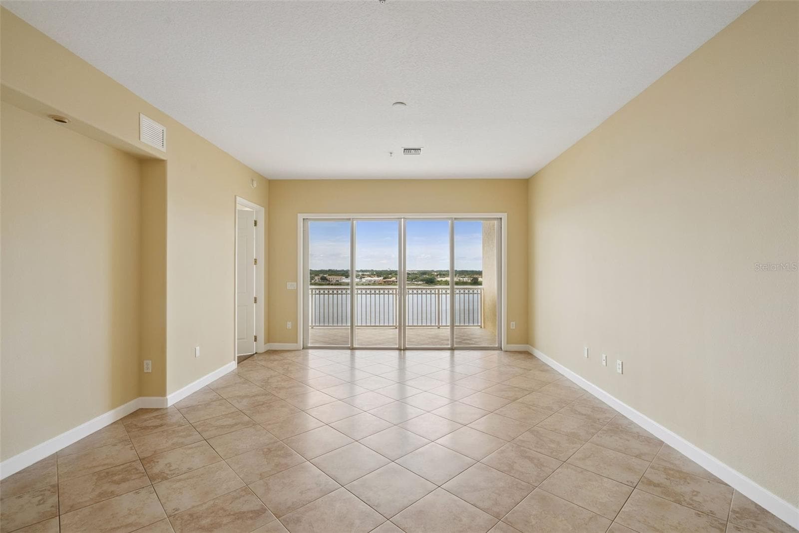 Open-concept living room with tile flooring - 8743 THE ESPLANADE #34, ORLANDO