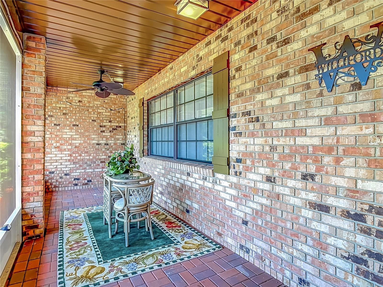 Here's the front porch you've always dreamed of having. - 17819 PALM ST, UMATILLA