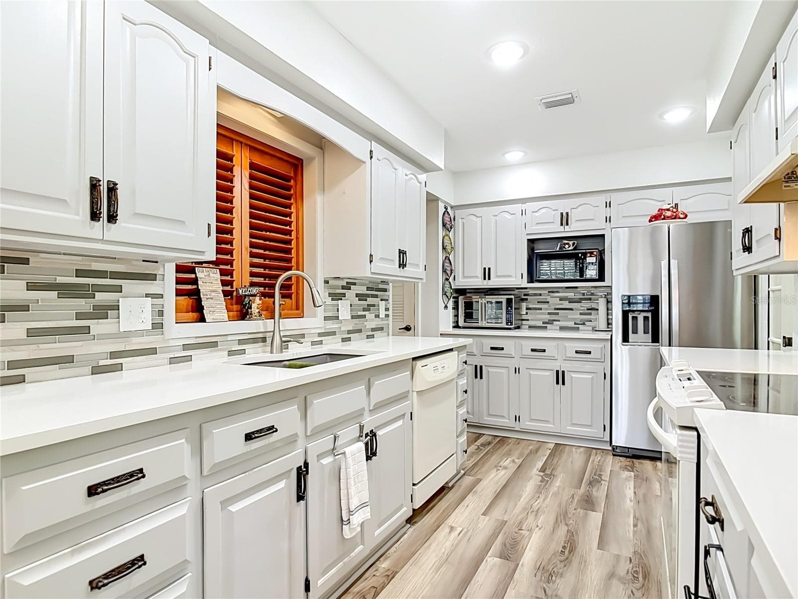Louvered shutters over kitchen sink - 17819 PALM ST, UMATILLA