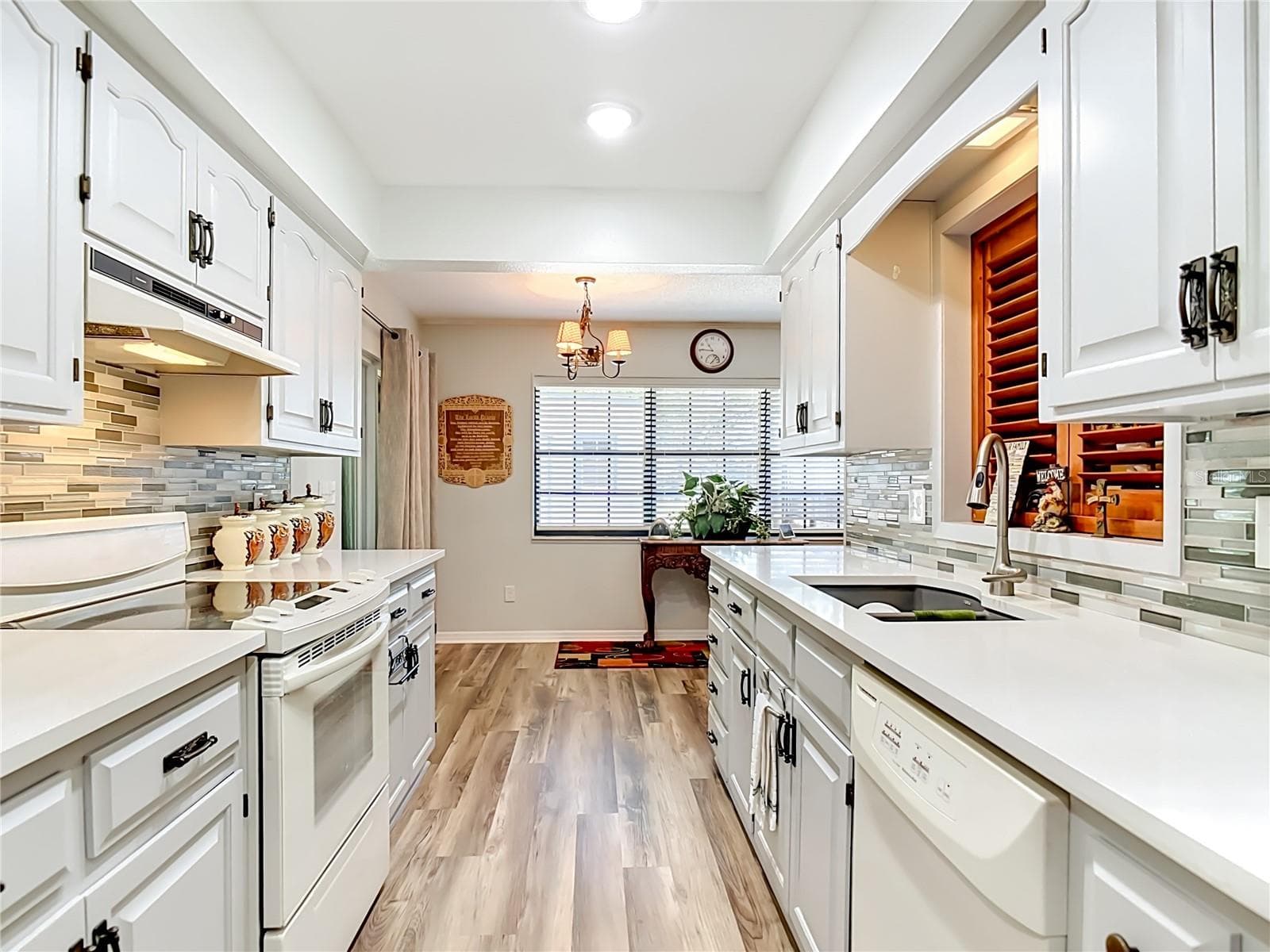 View of kitchen facing dinette area in front of window - 17819 PALM ST, UMATILLA