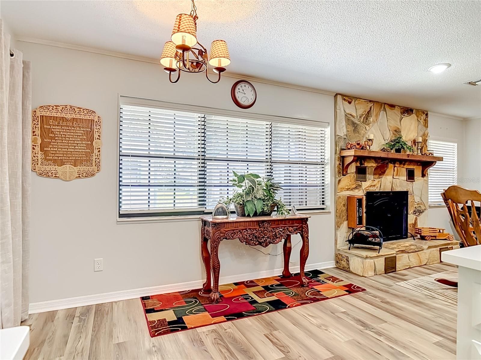 Dinette area is spacious for future table and chairs - 17819 PALM ST, UMATILLA