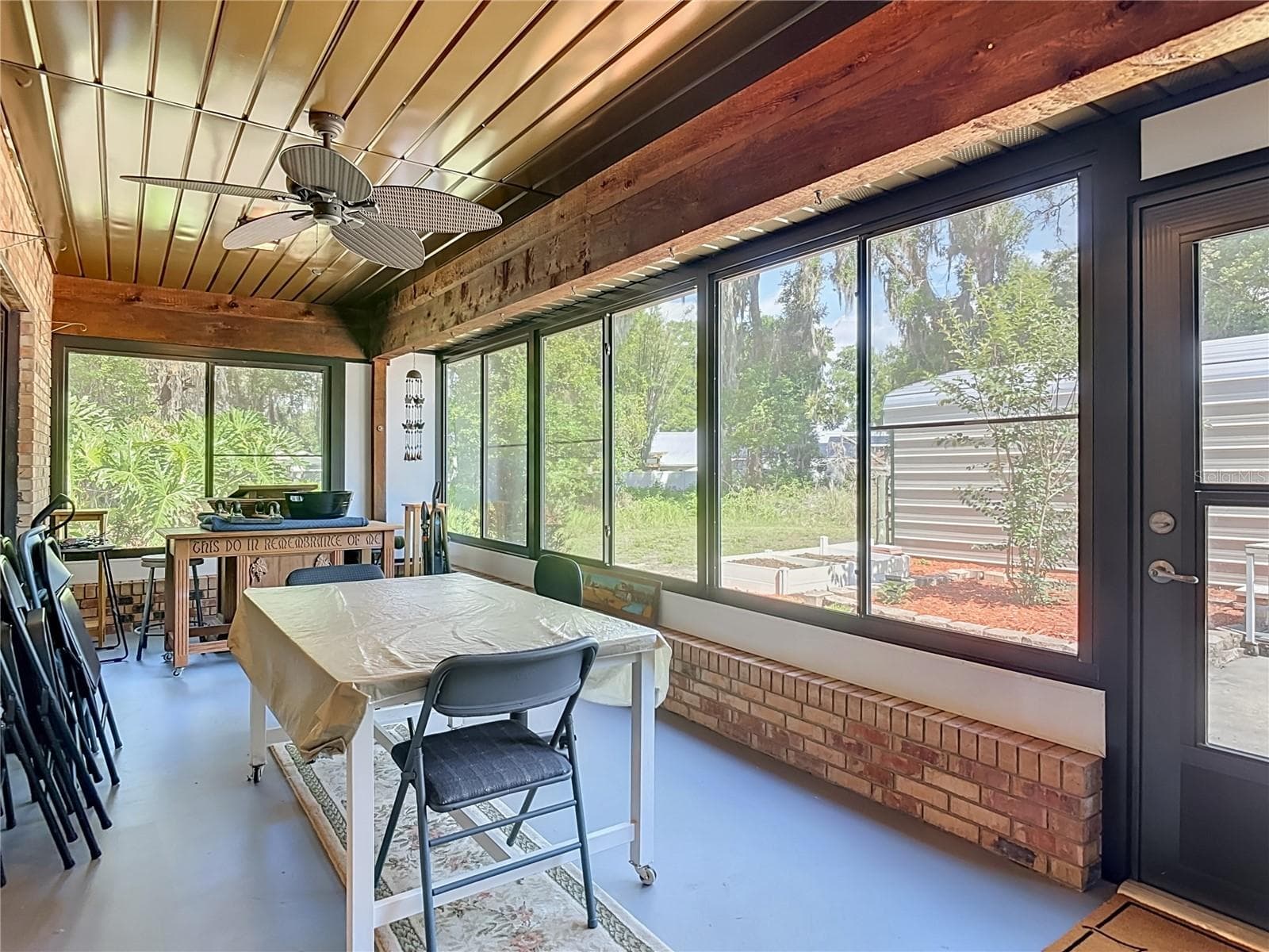 Enclosed back porch with windows, finished floor and ceiling fan - 17819 PALM ST, UMATILLA