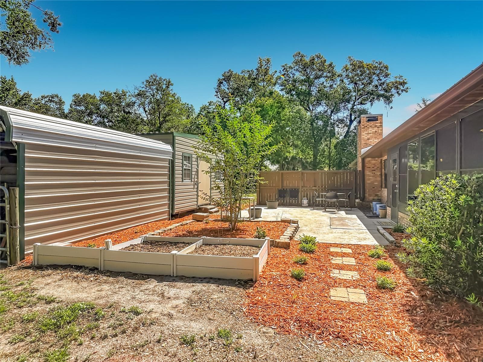 Raised garden beds ready for your garden - 17819 PALM ST, UMATILLA
