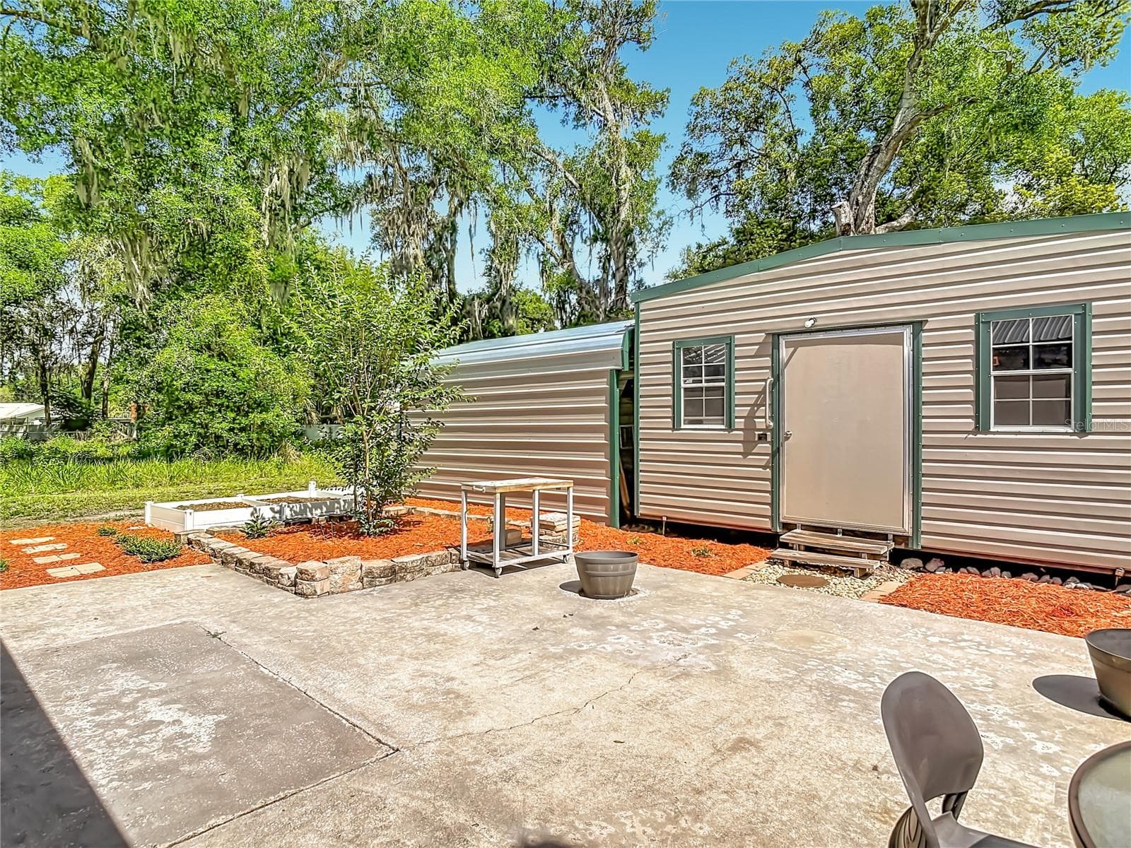 Metal carport with electric plus a one car carport - 17819 PALM ST, UMATILLA