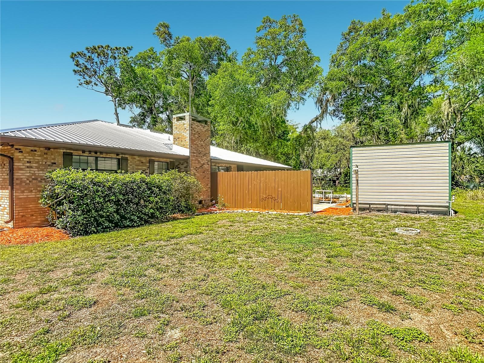 Back yard with plenty of room for pool - 17819 PALM ST, UMATILLA