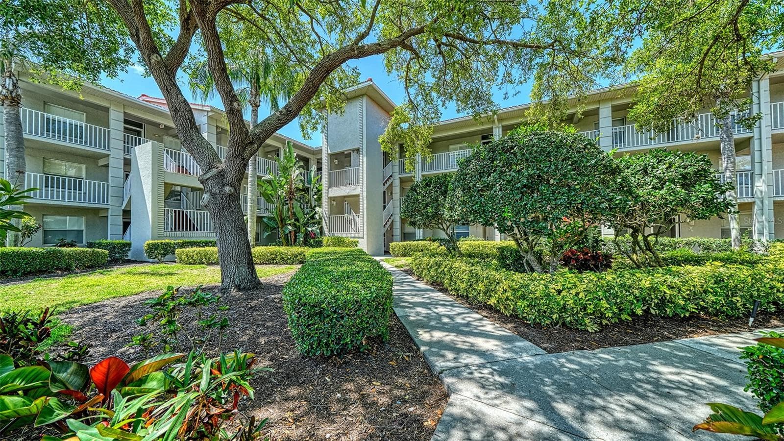 Condominium at 9330 CLUBSIDE CIR #3202, SARASOTA, photo 4 of 69