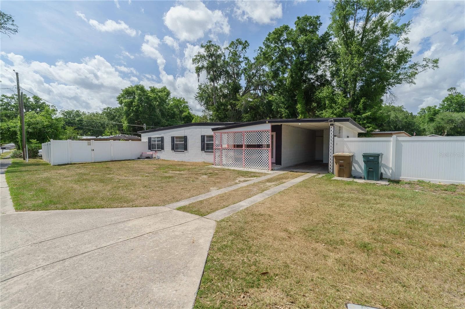 Plenty of room to park - 3523 SE 6TH ST, OCALA